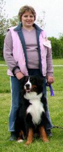 A very pregnant Philippa with Sophie winning a Fun Class at the Bernese Mountain Dog Club of Great Britain Garden Party in 2006
